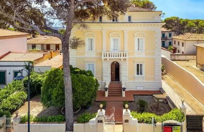 Historische villa te koop Castiglioncello, Toscane, Vooraanzicht