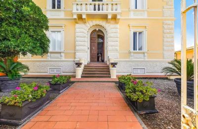 Historische villa te koop Castiglioncello, Toscane, Vooraanzicht