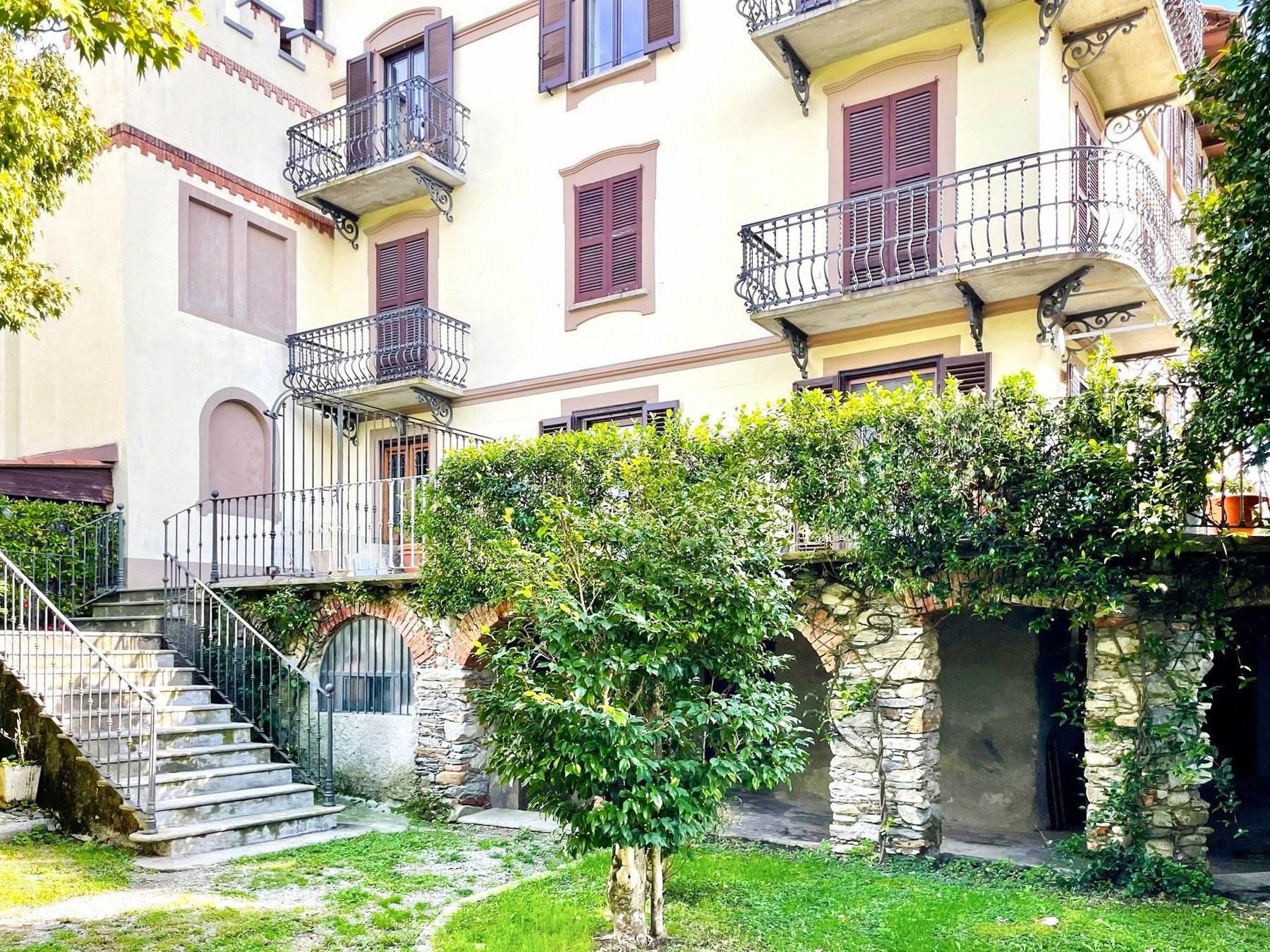 Images Groot appartement in historische villa aan het Lago Maggiore