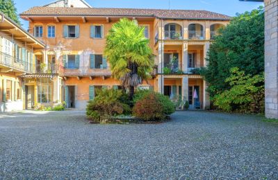 Historische villa te koop Miasino, Piemonte, Vooraanzicht