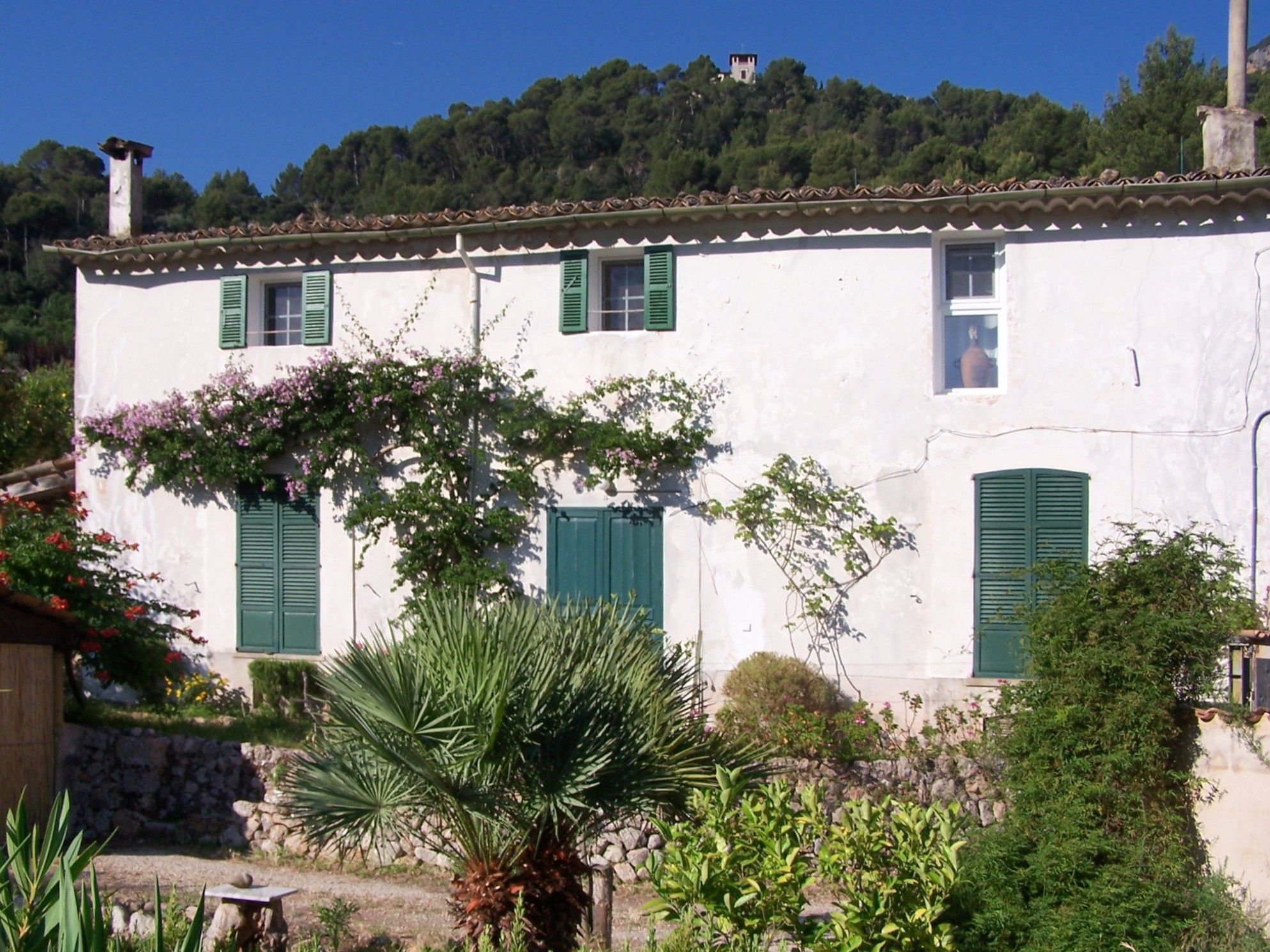 Images Antiek huis in Mallorca met uitzicht op de bergen en de zee