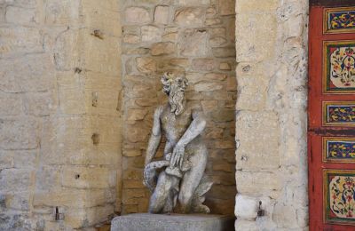 Kasteel te koop Uzès, Occitanie, Details