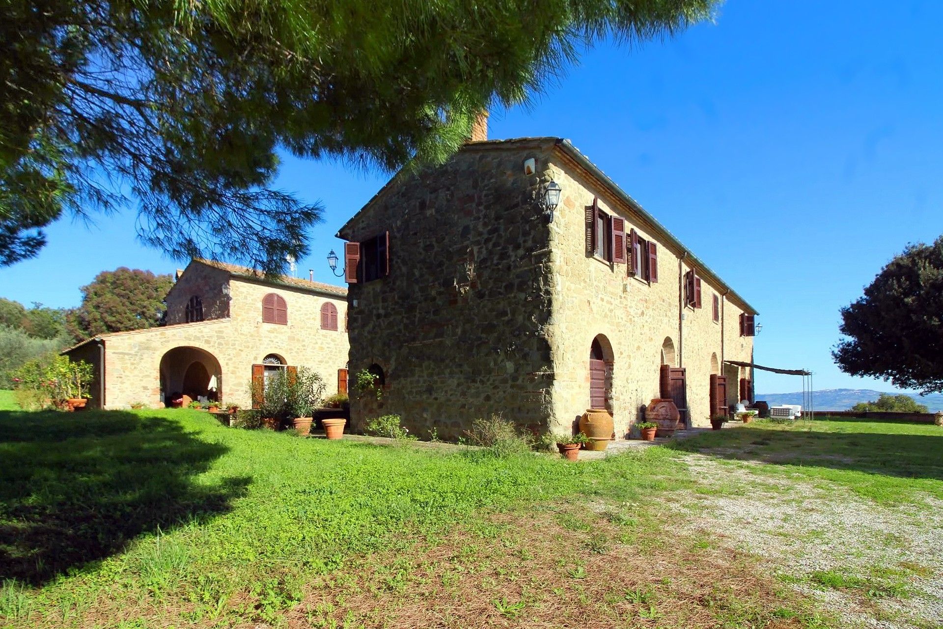 Images Toscaans landhuis met gastenverblijf en panoramisch uitzicht