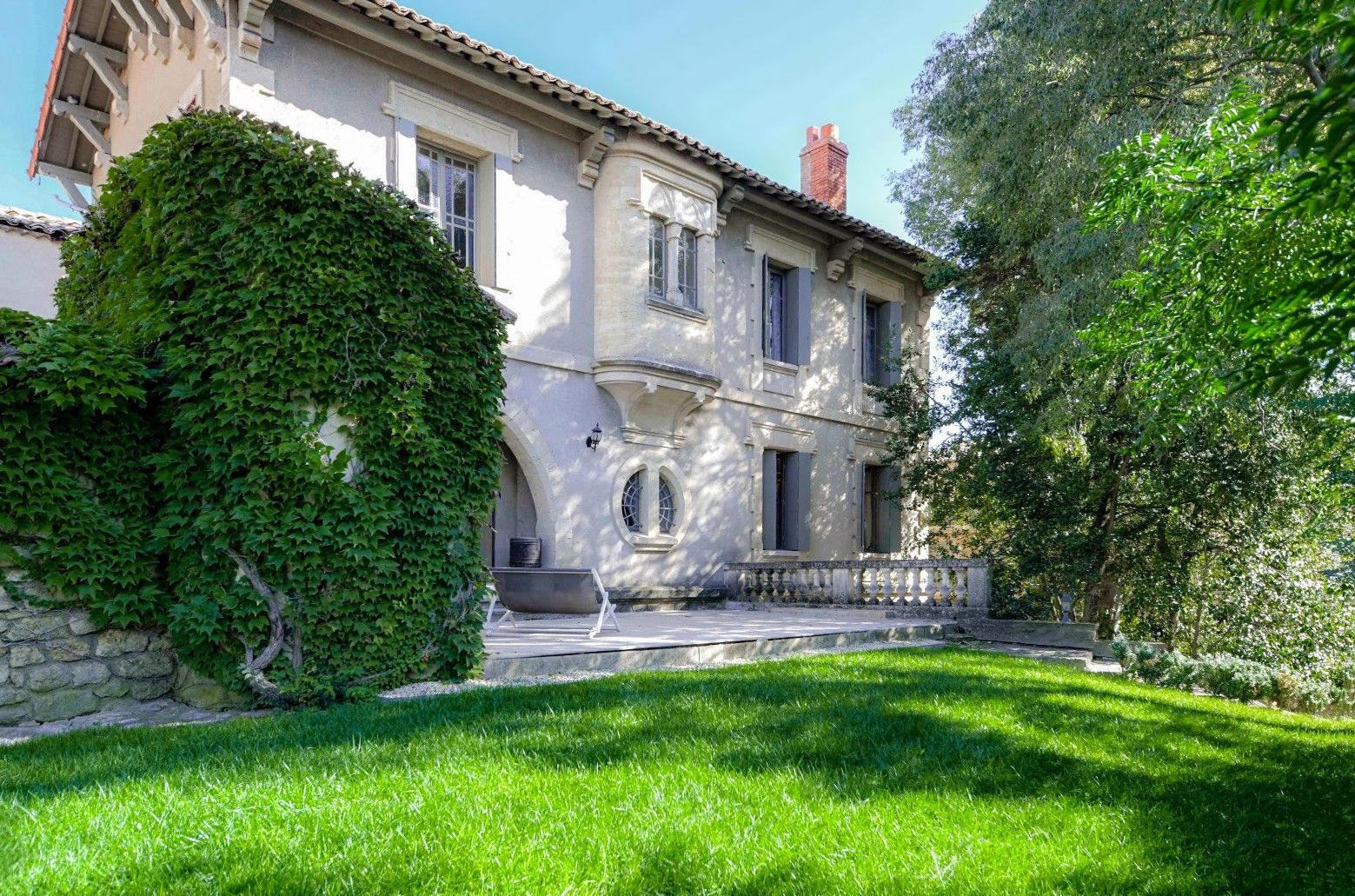 Images Historische villa met tuin in Uzes