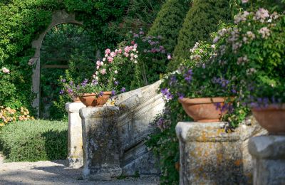 Kasteel te koop Barjac, Occitanie, Tuin