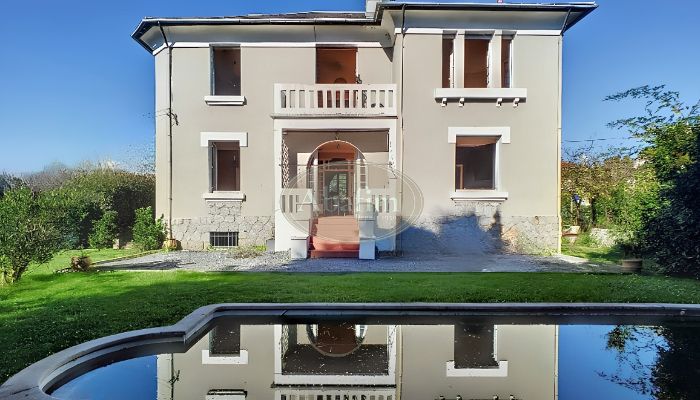 Historische villa te koop Tarbes, Occitanie,  Frankrijk