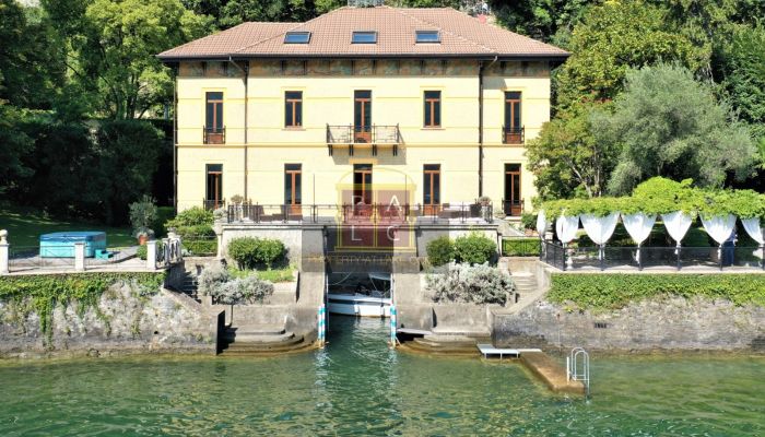 Historische villa te koop Moltrasio, Lombardije,  Italië