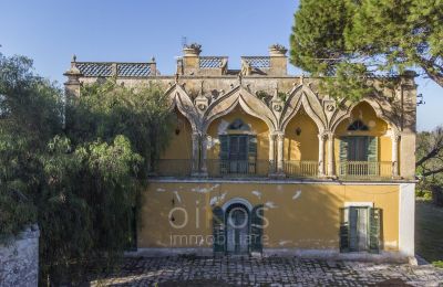 Vastgoed, Imposant landhuis in Apulië met tuin en olijfgaard