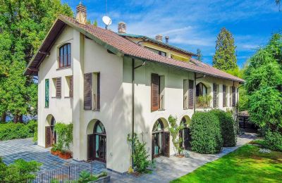 Historische villa te koop Castelletto Sopra Ticino, Piemonte, Zijaanzicht