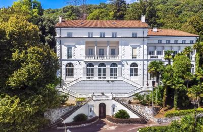 Historische villa te koop Belgirate, Piemonte, Vooraanzicht