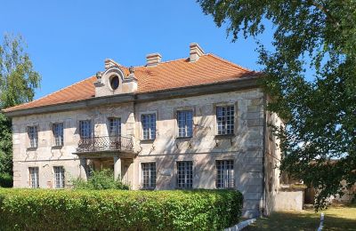 Vastgoed, Voormalig kasteel met bijgebouwen in Dobrojewo