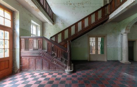 /pp/arr/thumb-hall-staircase-villa-manor.jpg