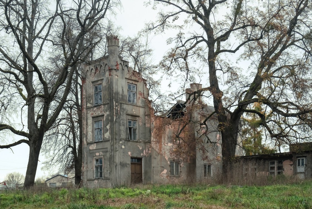 Verlaten landhuis in het noorden van Polen, Stawek