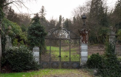 Baden-Baden, Werderstraße - Architectuur in Baden-Baden: Old Court Gate