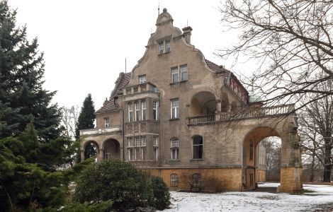 Petershain - Hóznica, Dorfstraße - Petershain: Kasteel in Saksen