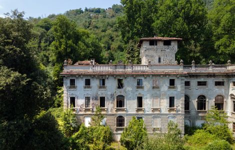 Lesa, Via Sempione - Villa's aan het Lago Maggiore: Villa Cavallini