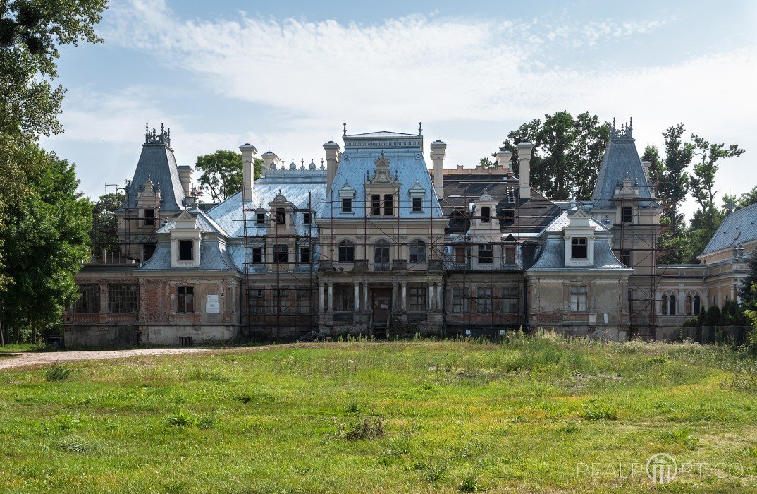 Schloss in Guzów - Sanierung 2017, Guzów