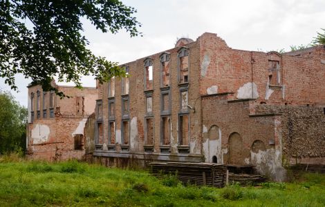  - Verlaten kasteel aan de Oostzee te koop