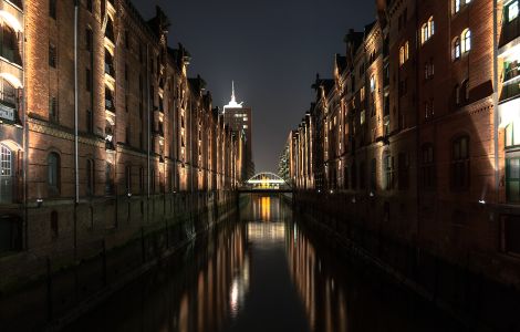 /pp/public_domain/thumb-de-hamburg-speicherstadt-nacht.jpg