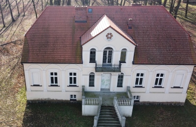 Vastgoed, Landhuis uit 1860 met bijgebouwen